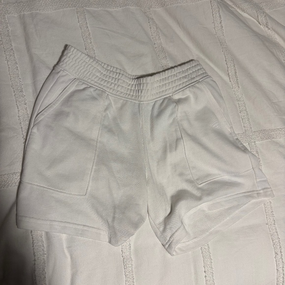 H&M White Sweat Shorts Size XS – New / Never Worn - Picture 1 of 3